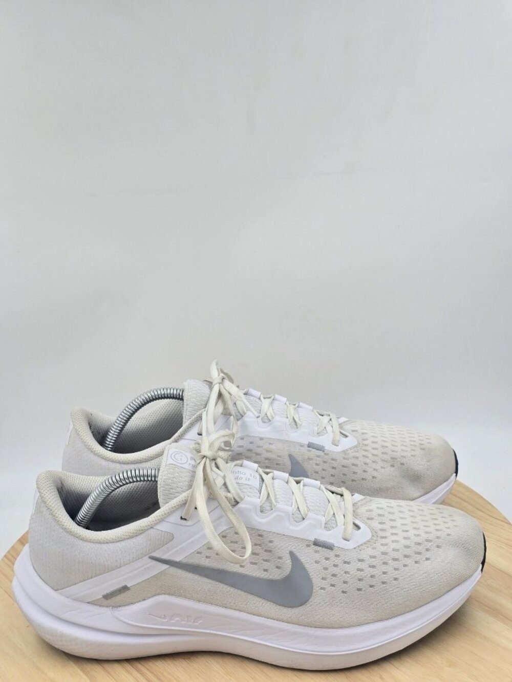 Nike Winflo 10 Road Running Shoes White Wolf Grey DV4022-102 Mens sz 9.5